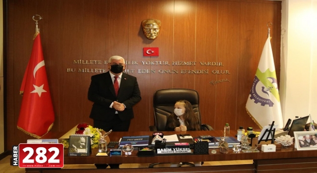 BAŞKANLIK KOLTUĞUNA OTURDU