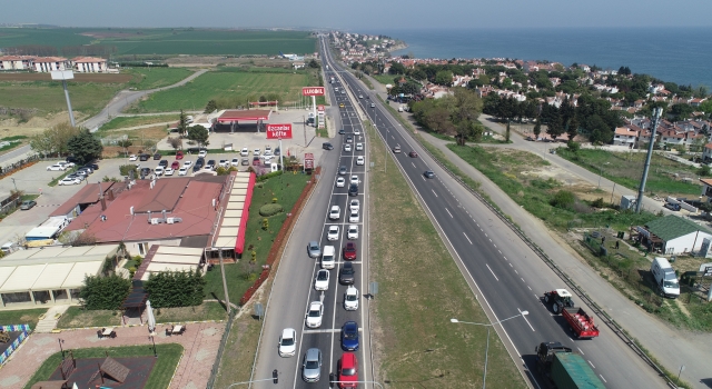 ”Tam kapanma” öncesi İstanbulTekirdağ yolunda trafik yoğunluğu yaşanıyor