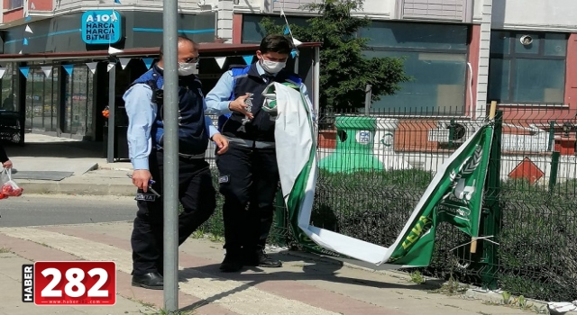 Çorlu'da İzinsiz Afiş ve Tabelalar Kaldırıldı