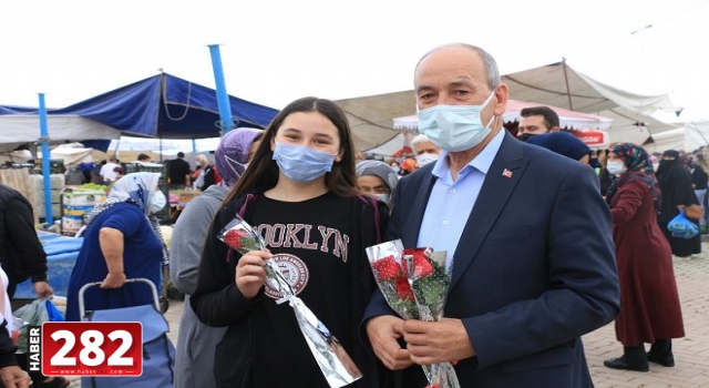 BAŞKAN ATA’DAN ANNELERE KIRMIZI GÜL