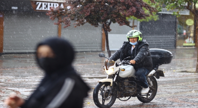 Edirne’de dolu ve sağanak etkili oldu