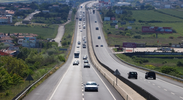 Tekirdağİstanbul yolunda trafik yoğunluğu yaşanıyor