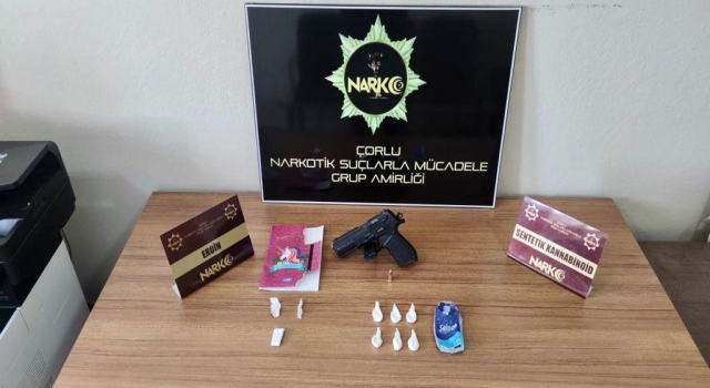Çorlu’da bir şüpheli polisi görünce silah ve uyuşturucuyu yere atıp kaçtı