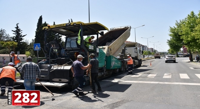 BÜYÜKŞEHİR BELEDİYESİ YOL BAKIM VE ONARIM ÇALIŞMALARINA DEVAM EDİYOR