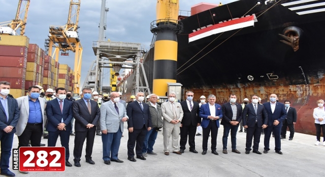 -TÜRK BAYRAKLI EN BÜYÜK KONTEYNIR GEMİSİ OLDU