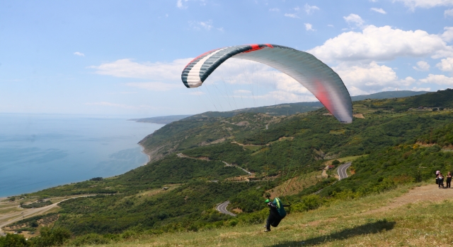 Mavi ve yeşilin buluştuğu Uçmakdere adrenalin tutkunlarını ağırlıyor