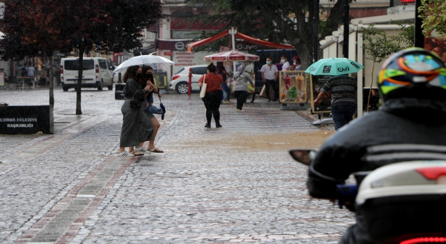 Edirne’de sağanak geçişleri zaman zaman etkili oluyor
