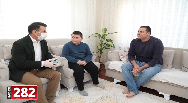 Kumbarasındaki parayı "Biz Bize Yeteriz Türkiyem" kampanyasına bağışladı