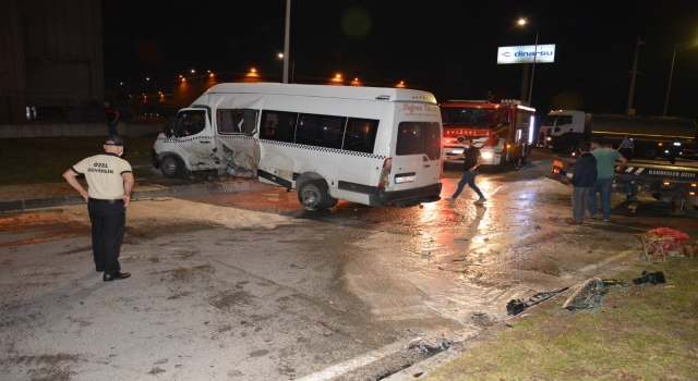 Tekirdağ’da işçi servisi ve otomobil çarpıştı: 8 yaralı