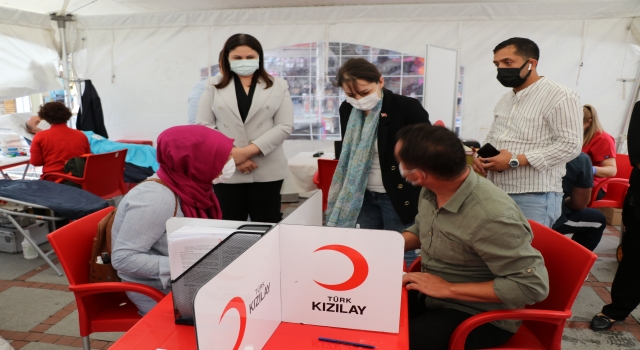 Edirne’de AK Parti’den kan bağışı kampanyasına destek