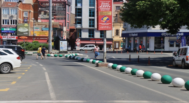 Trakya’da pazar günleri uygulanan sokağa çıkma kısıtlamasının son gününde YKS yoğunluğu yaşandı