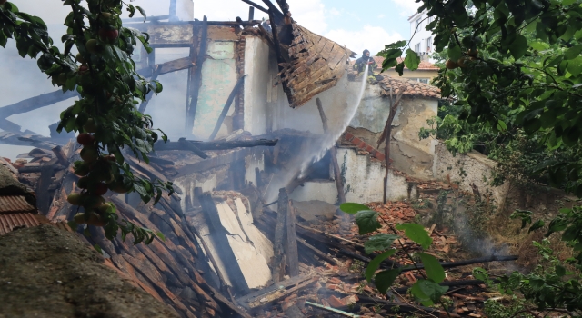 Kırklareli’nde metruk binada çıkan yangın söndürüldü