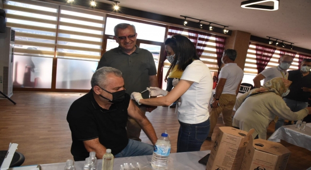 Edirne’de pazar yerinde Kovid19 aşı uygulama merkezi oluşturuldu