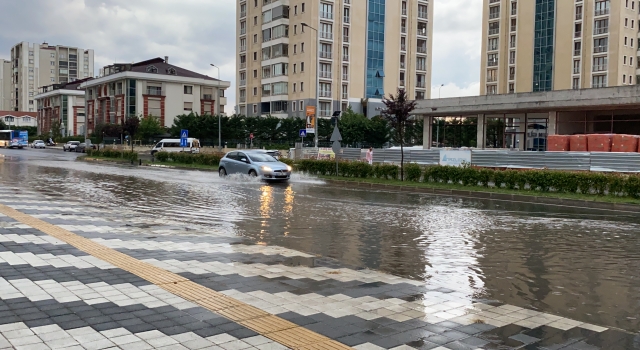 Çorlu’da sağanak hayatı olumsuz etkiledi