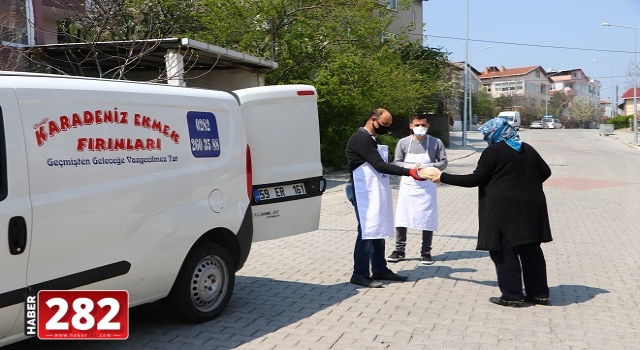 Tekirdağ'da fırıncılar sokak sokak ekmek dağıtıyor