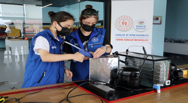 Edirne’de Deneyap Teknoloji Atölyesi’nde eğitim gören ikiz kardeşler ”yapay su üretebilen mekanizma” tasarladı