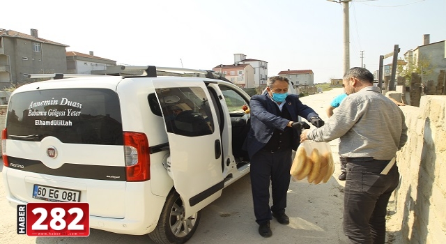 Tekirdağ'da bir muhtar mahallelinin ekmek ihtiyacını karşılıyor