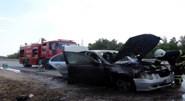 Edirne’de memleketine giden gurbetçinin otomobili tamamen yandı