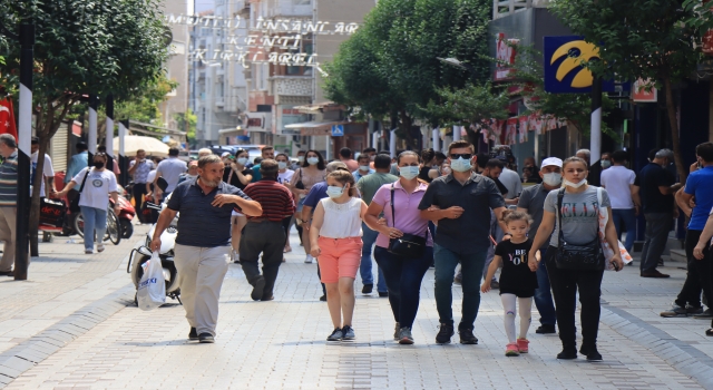 Trakya’nın caddelerinde arife nedeniyle alışveriş yoğunluğu yaşanıyor