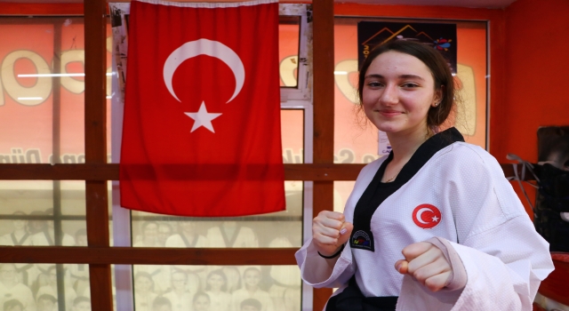 Kuzenlerine özenerek başladığı tekvandoda dünya şampiyonluğuna ulaşan Azra Çavuş, gözünü olimpiyata dikti:
