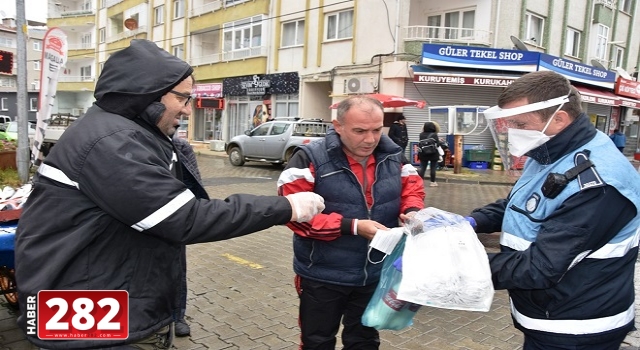 ÜRETİLEN MASKELERİN DAĞITIMI SÜRÜYOR