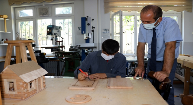 Edirne’de engelli öğrenciler telafi eğitimiyle sosyal hayata katılıyor, iş sahibi oluyor