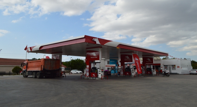 Kırklareli’nde akaryakıt istasyonuna düşen havai fişeği atan kişi aranıyor