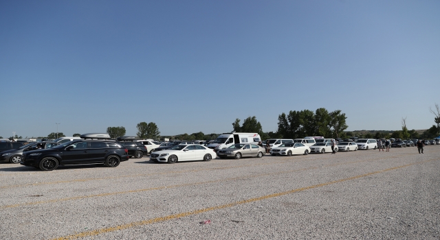 Gurbetçiler dönüş yolunda Kapıkule’deki ”park sistemi” ile sınırı daha rahat geçiyor