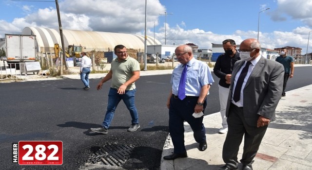 Erbay Caddesi’nde Sıcak Asfalt Serim Çalışmalarına Başlandı