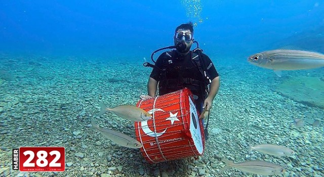 Havada, karada, deniz altında davul çaldı