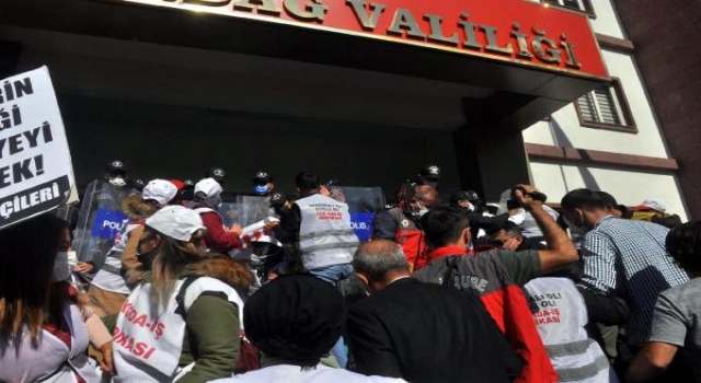 Tekirdağ Valiliği önünde eylem yapan işçilere müdahale